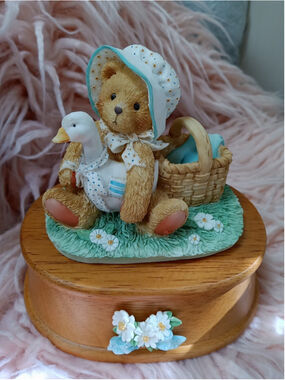 Cherished Teddies Musical plays "You Are The Wind Beneath My Wings Goose Daisy